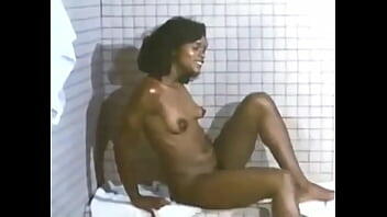 Giochi fatali: Sexy ragazza nuda della sauna (italiano) (GIF) (HD) video