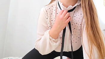 Studentessa sexy con tette enormi ha deciso di fare un video amatoriale quando è tornata a casa dal college - Orgasmo di lusso video